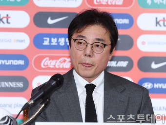 [ST포토] 기자회견 하는  황선홍 감독