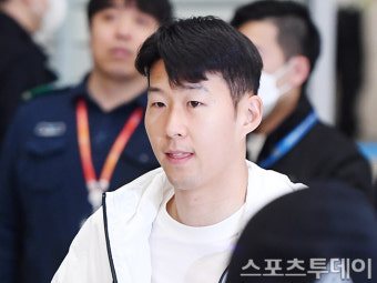 [ST포토] 손흥민, 밝은 표정으로 귀국