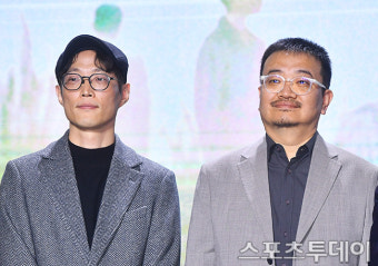 [ST포토] '기생수:더 그레이' 류용재 작가와 연상호 감독