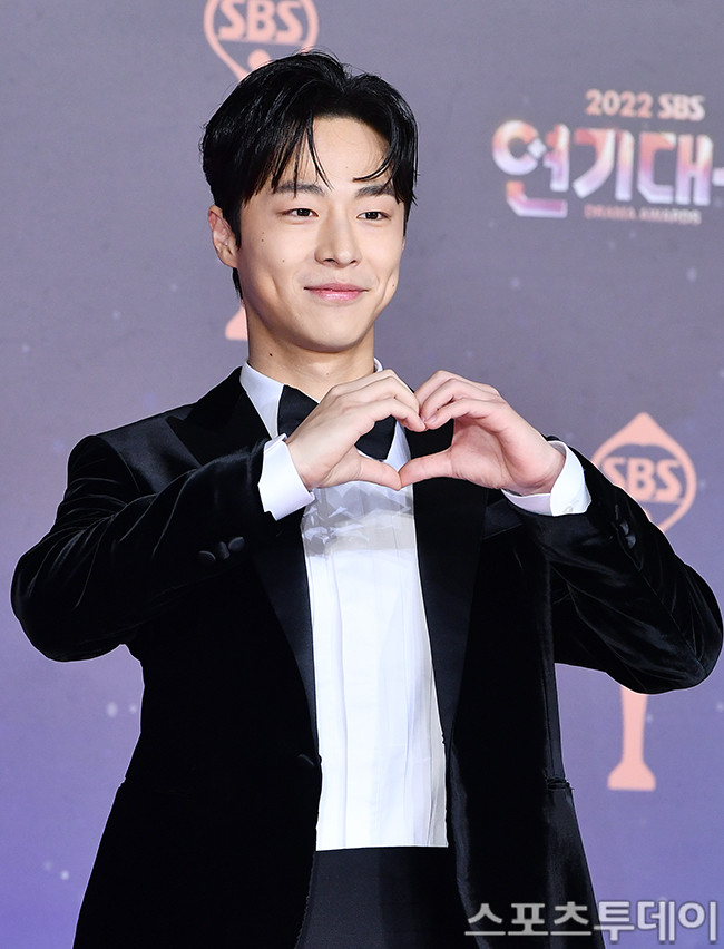 용천루에서 펼쳐지는 청춘 로맨스, 김의성 주연 체크인 한양 12월 21일 첫 방송!