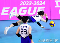 [ST포토] 한미르, 몸 날리는 디그