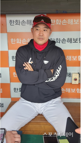 선발 데뷔전 이기순, 류현진과 동산고 선후배 맞대결…이숭용 감독 