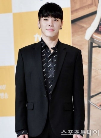 휘성, 펫숍 입양 고백 