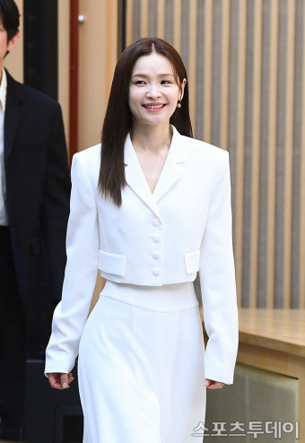 [ST포토] 전미도, '예쁨 가득한 입장'