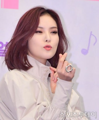거미, 아메바컬쳐와 전속계약 체결…'절친' 다듀와 한솥밥 [공식]