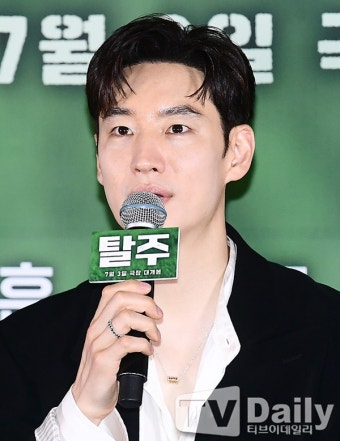 '탈주' 이제훈 