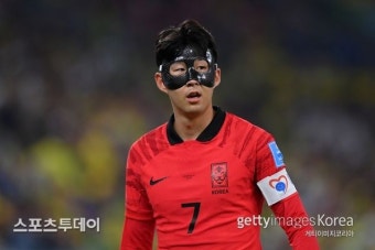 '코뼈 골절' 음바페, 손흥민처럼 안면 마스크 착용…2차전 출전은 불확실