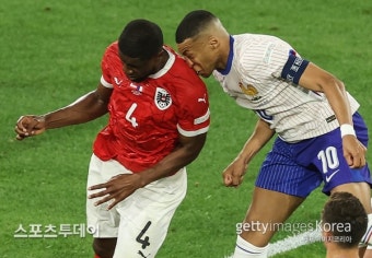 '코뼈 골절' 음바페, 코에 반창고 붙이고 훈련 복귀