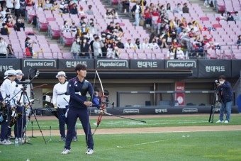 '파리 올림픽 준비' 양궁 대표팀, 축구장서 관중·소음 적응 훈련 실시