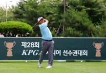 모중경, KPGA 시니어 선수권대회 첫날 8언더파 단독 선두