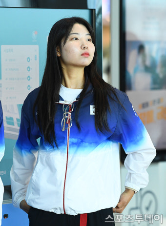 [ST포토] 파리 향하는 양궁대표팀 남수현