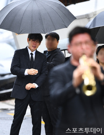 [ST포토] '학전' 이끈 김민기 영면, 슬픔에 잠긴 설경구