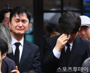 [ST포토] 장현성-설경구, 옛 학전 찾아 고 김민기 가는 길 배웅