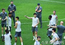 [ST포토] 손흥민, 주장의 리더십