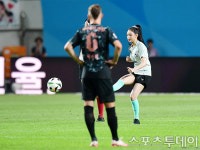 [ST포토] 뉴진스 해인, 깔끔한 시축