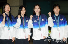 [ST포토] 귀국하는 여자 펜싱 대표팀