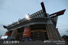 밀라노 산시로, 2027 UEFA 챔피언스리그 결승 개최권 박탈돼