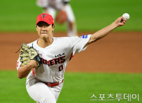 [ST포토] 8회 역투하는 KIA 곽도규