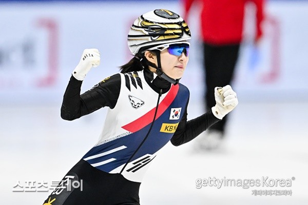 박지원, 쇼트트랙 월드투어 1500m서 1위 금메달 획득·세계 랭킹 1위 등극!