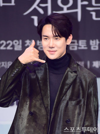 [ST포토] 유연석, '지금 거신 전화는'