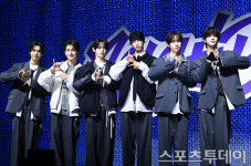 [ST포토] 투어스, 싱글 1집 라스트 벨 발매