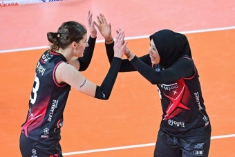 '메가·부키리치 45점 합작' 정관장, IBK기업은행 3-0으로 완파
