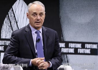 MLB 커미셔너, 선발 출전한 타자 승부처에 투입하는 '황금대타' 규정 도입 시사