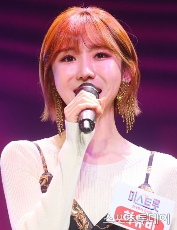 가수 하유비, 부친상 알려...사랑하는 아버지께서 소천하셨다