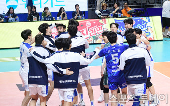 [ST포토] 삼성화재, 우리카드 꺽고 3위