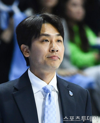 [ST포토] 소노 김태술 감독, 부임 후 5연패
