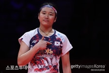 안세영, BWF 월드 투어 파이널 4강 진출…중국 한웨에 38분 만에 2-0 완승