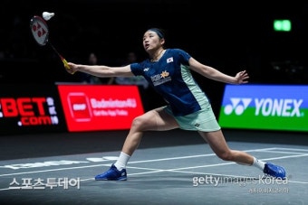 '부상 투혼' 안세영, 왕즈이 꺾고 전영오픈 우승…4개 대회 연속 정상