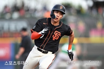 '허리 통증' 이정후, 개막전 출전 가능할 듯…24일 시범경기 복귀 예정