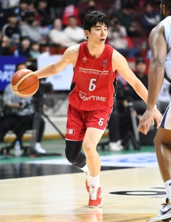 '3점포 16개' 정관장, 5연승 질주…단독 6위 도약