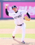 '고영표 완봉승' KT, 키움 5-0 격파…위닝시리즈 달성
