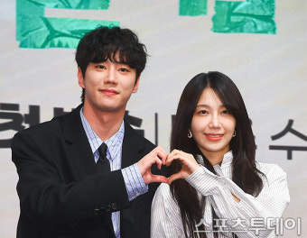 [ST포토] 이준영-정은지, '진짜 잘 어울리죠?'