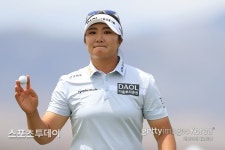 유해란, 와이어 투 와이어로 시즌 첫 승·통산 3승…우승상금 45만 달러