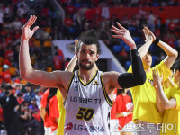 [ST포토] LG 마레이, 1차전 승리가 왔다