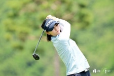유현조, 이틀 연속 선두권…어프로치 연습 매진