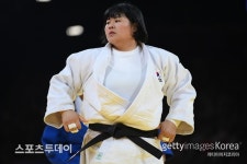 유도 간판 김하윤, 34년 만에 세계선수권 여자 최중량급 우승…이현지 동메달