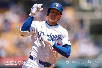 오타니, 4이닝 8K 1실점+투런포로 MLB 통산 1000안타 달성…다저스는 3-5 역전패