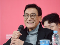 양가위헤어샵 | [ST포토] 양가위, 미소 가득한 심사위원