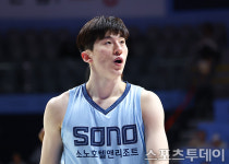 (유)소노싸인 | [ST포토] 이정현, 소노 간판