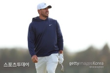 메이저 사냥꾼 켑카, LIV 골프 떠난다…PGA 투어 복귀 여부 관심