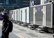 [ST포토] 광화문 거리에 설치된 간이 화장실