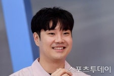 '강제추행 논란' 유재환, 항소심 첫 공판서 혐의 부인