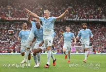 EPL 심판 수장, 맨체스터 더비 오심 인정 