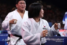 '독립운동가 후손' 유도 허미미, 1분 30초 만에 4강 진출…누르기 한판승