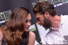 [시크포토]앤드류 폼과 대화하는 메간폭스