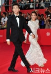 [시크포토]부산국제영화제 기태영-김희정, 맞춘 듯 블랙 앤 화이트